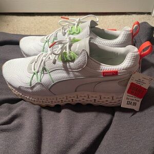 Women never worn puma shoes